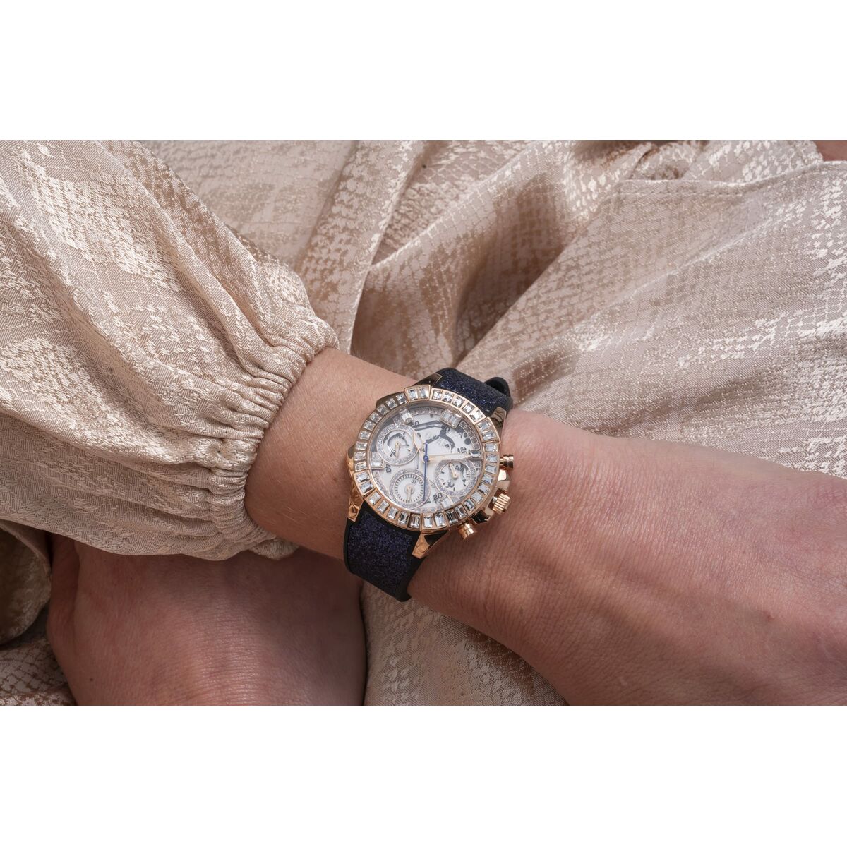 V3H2B93827633C5B99FC19305C075780280R6143575P9